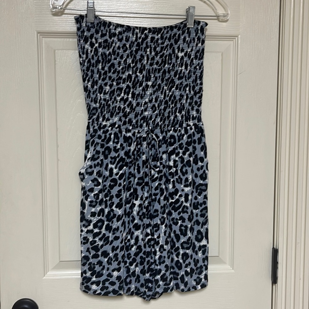 Zenana size medium strapless jumper shorts. Pockets on each side. See pictures!
